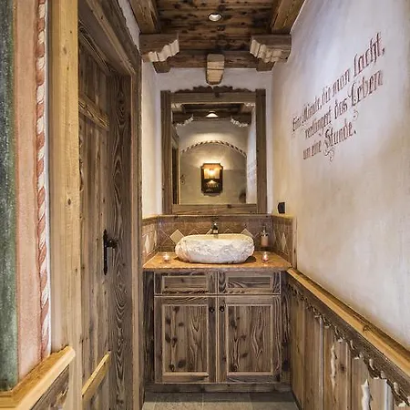 Luxus Bischofer- Bergwelt בקתה